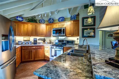 501 Skiview Rd, Seven Devils, NC 28604 photo 10