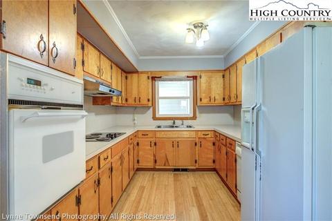829 Stadium Dr, Boone, NC 28607 photo 6