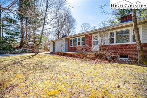 829 Stadium Dr, Boone, NC 28607 photo 3