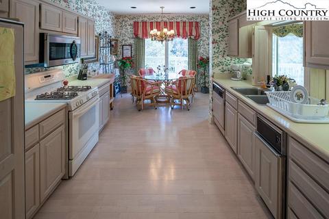 601 The Frst UNIT 4, Boone, NC 28607 photo 14