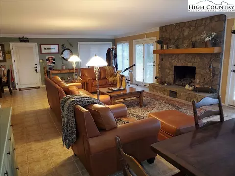 570 Pineview Dr, Boone, NC 28607 photo 5