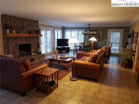570 Pineview Dr, Boone, NC 28607 photo 4