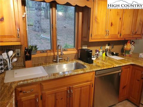 570 Pineview Dr, Boone, NC 28607 photo 8
