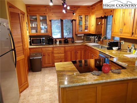 570 Pineview Dr, Boone, NC 28607 photo 7