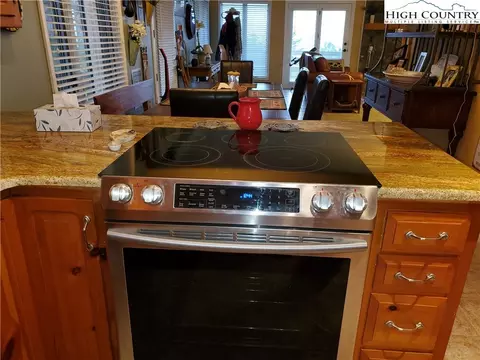 570 Pineview Dr, Boone, NC 28607 photo 9