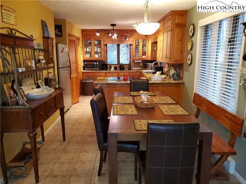 570 Pineview Dr, Boone, NC 28607 photo 6