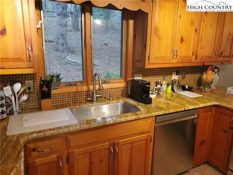 570 Pineview Dr, Boone, NC 28607 photo 8