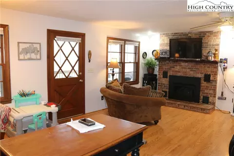 660 Rustic Rd, West Jefferson, NC 28694 photo 2
