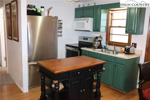 660 Rustic Rd, West Jefferson, NC 28694 photo 4