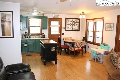 660 Rustic Rd, West Jefferson, NC 28694 photo 3