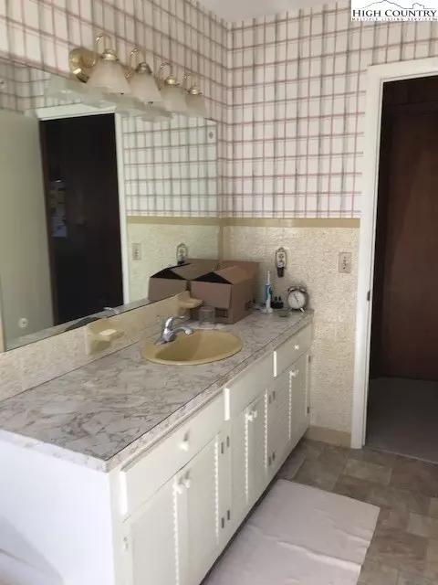 5863 Castle Ford Rd, Todd, NC 28684 photo 11
