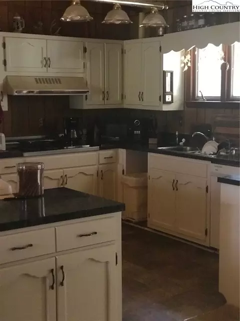 5863 Castle Ford Rd, Todd, NC 28684 photo 3