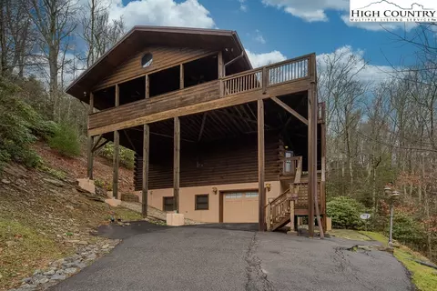 429 Heritage Dr, Boone, NC 28607 photo 2