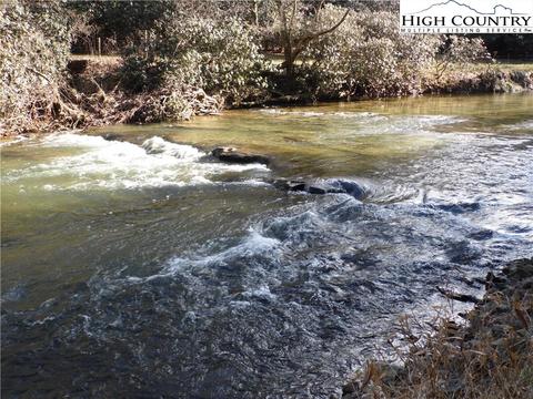 75 River Pointe Ln, Sparta, NC 28675 photo 2