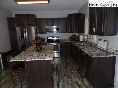 75 River Pointe Ln, Sparta, NC 28675 photo 12