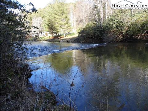 75 River Pointe Ln, Sparta, NC 28675 photo 3