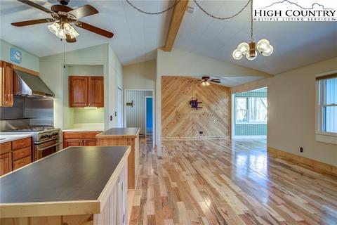 585 Tarleton Cir, Boone, NC 28607 photo 2