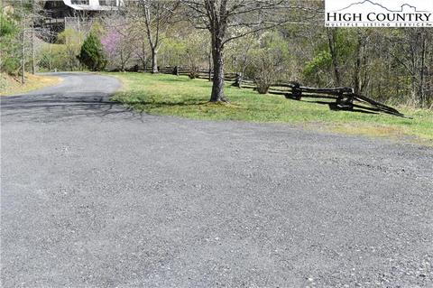 502 Hidden Mountain Ln, Crumpler, NC 28617 photo 4