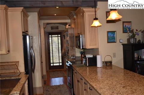 502 Hidden Mountain Ln, Crumpler, NC 28617 photo 14