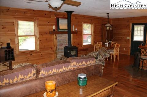 323 High Knolls Ln, Deep Gap, NC 28618 photo 5
