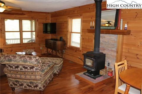 323 High Knolls Ln, Deep Gap, NC 28618 photo 3