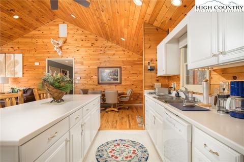 146 Four Diamond Dr, Seven Devils, NC 28604 photo 10