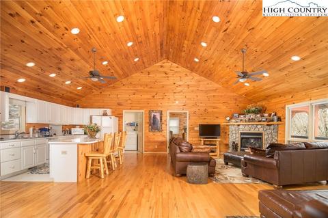 146 Four Diamond Dr, Seven Devils, NC 28604 photo 7