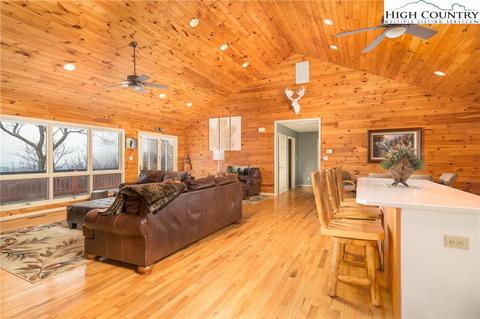 146 Four Diamond Dr, Seven Devils, NC 28604 photo 11