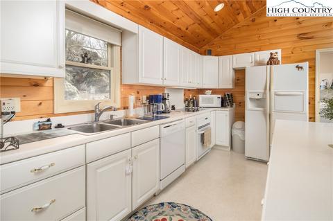 146 Four Diamond Dr, Seven Devils, NC 28604 photo 9