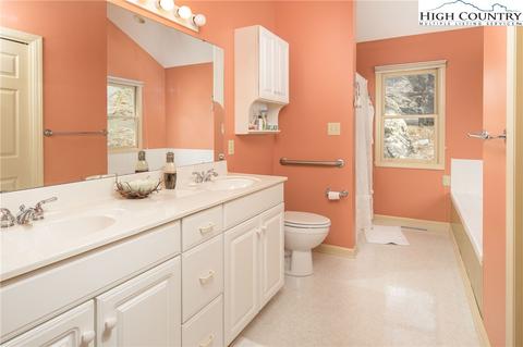 146 Four Diamond Dr, Seven Devils, NC 28604 photo 13