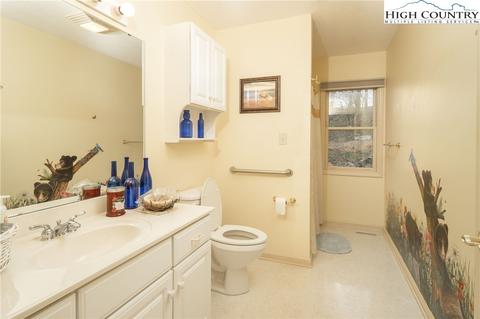 146 Four Diamond Dr, Seven Devils, NC 28604 photo 16