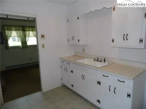 219 Cherry St, Sparta, NC 28675 photo 7