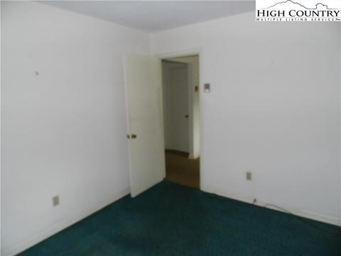 219 Cherry St, Sparta, NC 28675 photo 9