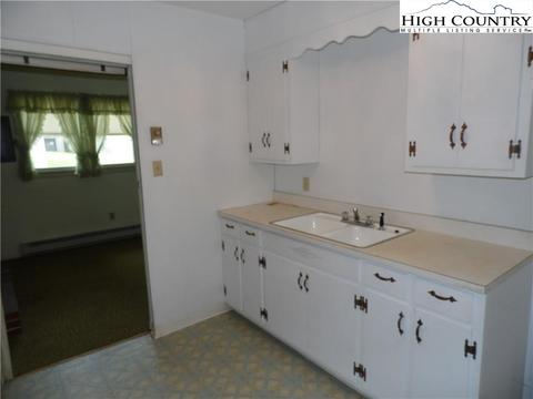 219 Cherry St, Sparta, NC 28675 photo 7