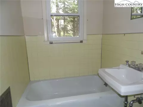 219 Cherry St, Sparta, NC 28675 photo 15