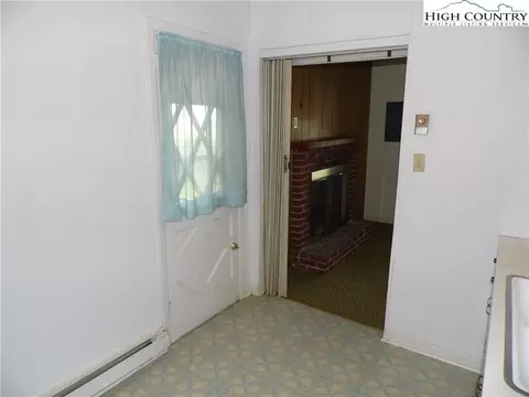 219 Cherry St, Sparta, NC 28675 photo 6