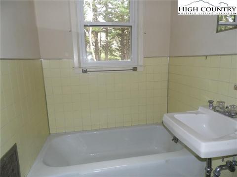 219 Cherry St, Sparta, NC 28675 photo 15