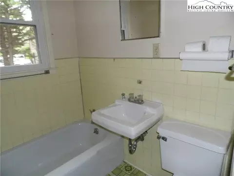 219 Cherry St, Sparta, NC 28675 photo 14