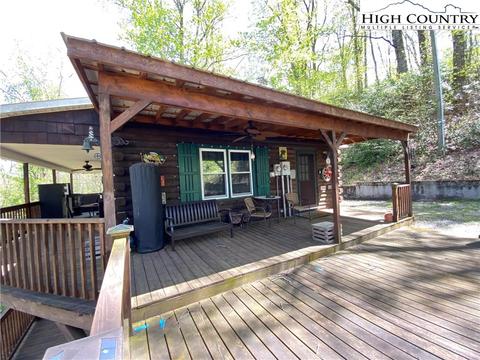 189 Clover Cir, Sparta, NC 28675 photo 2