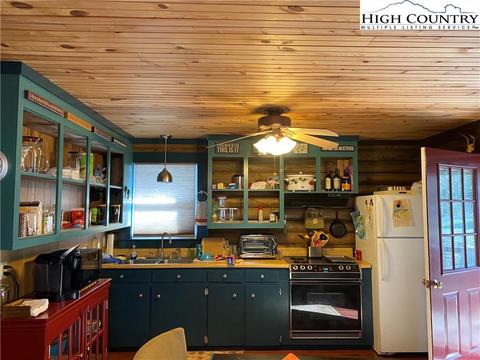 189 Clover Cir, Sparta, NC 28675 photo 11