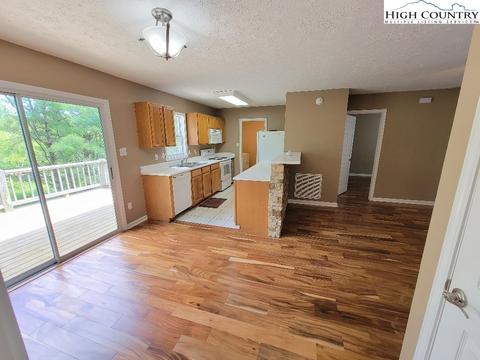 138 Front St, Sparta, NC 28675 photo 7