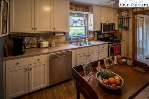 750 Burleson Rd, Plumtree, NC 28664 photo 12