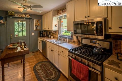 750 Burleson Rd, Plumtree, NC 28664 photo 11