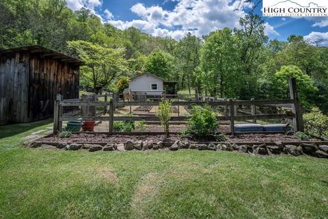 750 Burleson Rd, Plumtree, NC 28664 photo 5