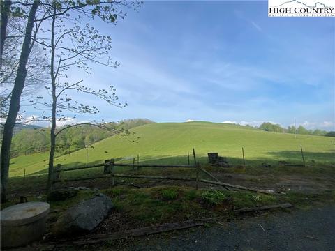 322 Mountain Farm Rd, Boone, NC 28607 photo 3