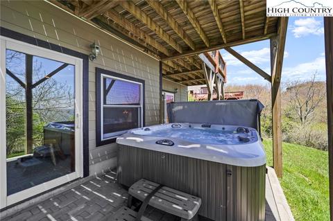275 Four Diamond Dr, Seven Devils, NC 28604 photo 10