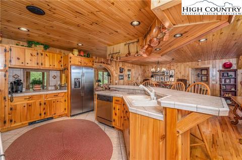 1040 Charter Hills Rd, Beech Mountain, NC 28604 photo 17
