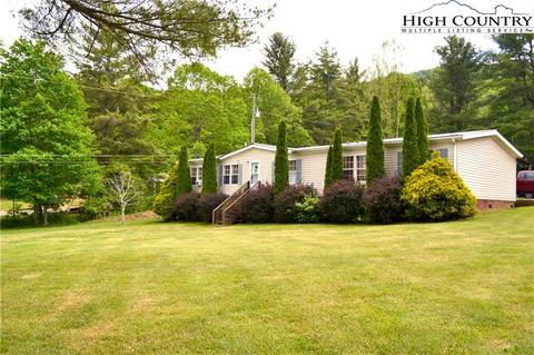 305 Phoenix Dr, Lansing, NC 28643 photo 1