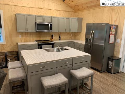 222 Lake Rd, Beech Mountain, NC 28604 photo 2