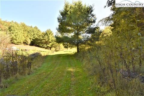 242 Moore Rd, Lansing, NC 28643 photo 6